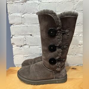 UGG Bailey Button Triplet Boots Women’s Shearling Tall‎ Grey Sheepskin Size 6